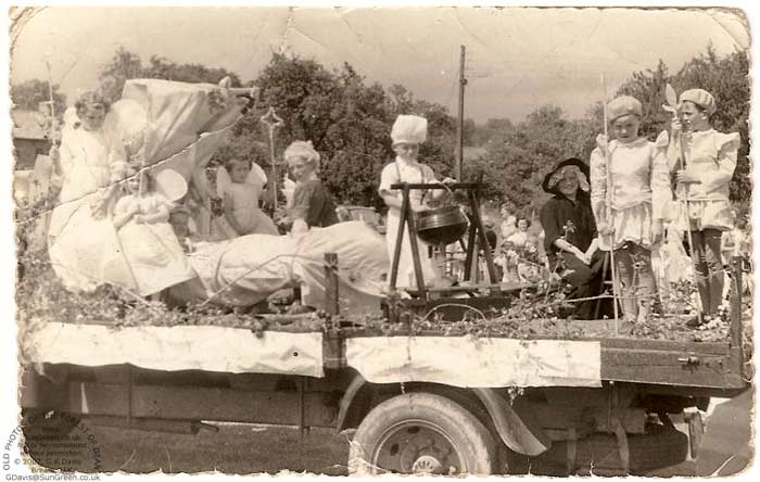 image: Aylburton Carnival