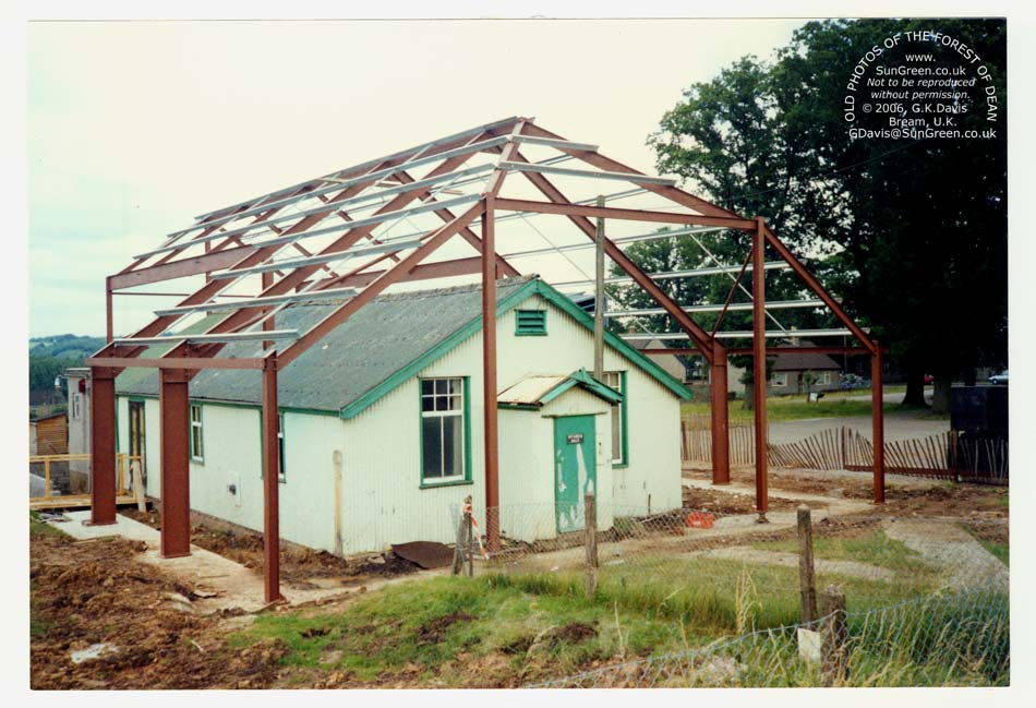 image: Bream Institute under construction  (101k)