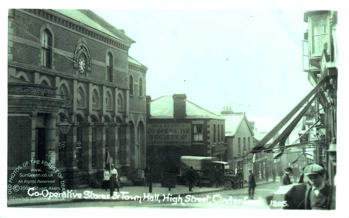 Image: Cinderford High Street, The Cooperative Stores (32k)