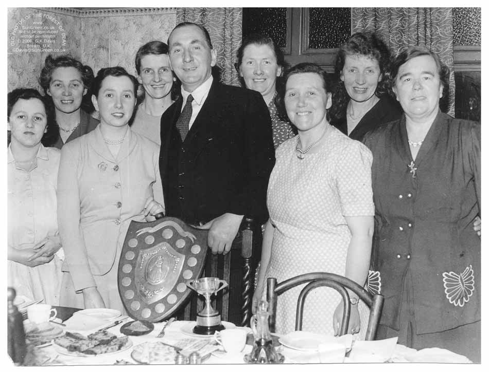 imageL the Mintec players in the 1950s (69k)