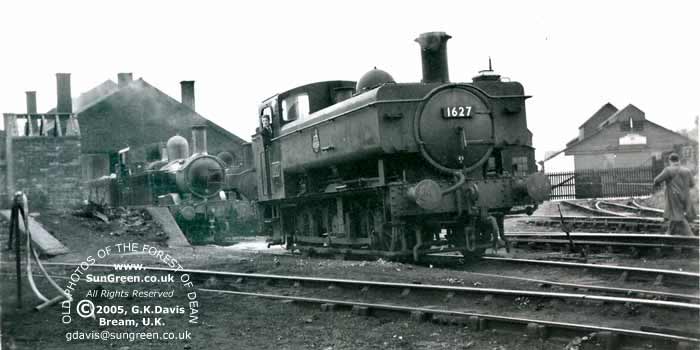 1627 at Lydney Loco Sheds (28k)