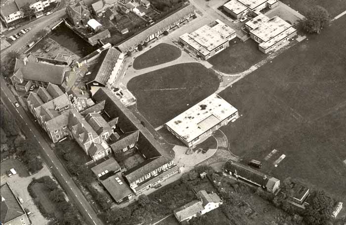 Image : LGS from the air (49k)