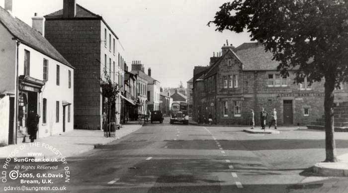 Lydney High St at The Cross (38k)