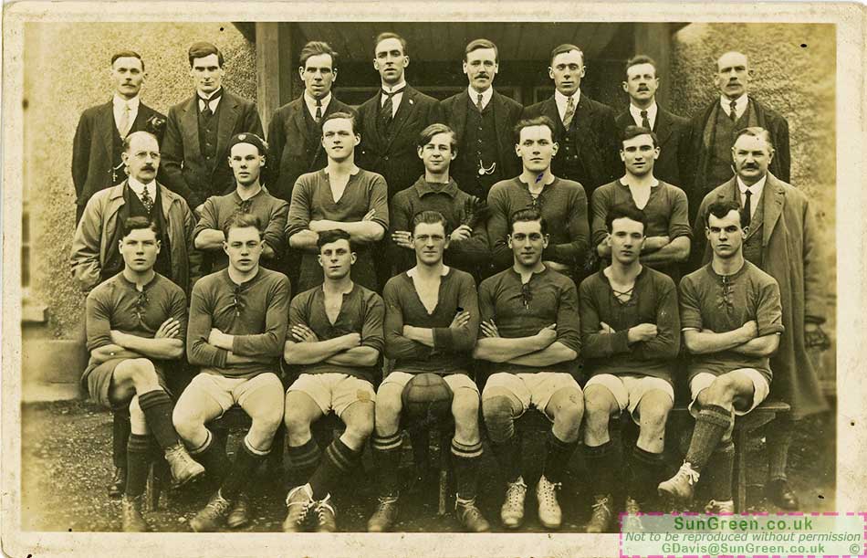 A photo showing members of Parkend football team in 1924
