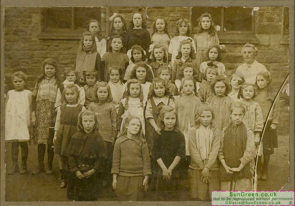 A photo of pupils at Pillowell school? - date unknown.