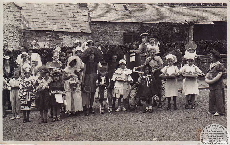 A photo of Ruardean carnival taken in 1935.