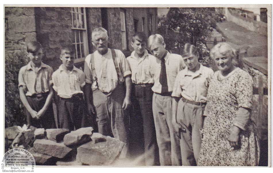 A photo of a Ruardean family?