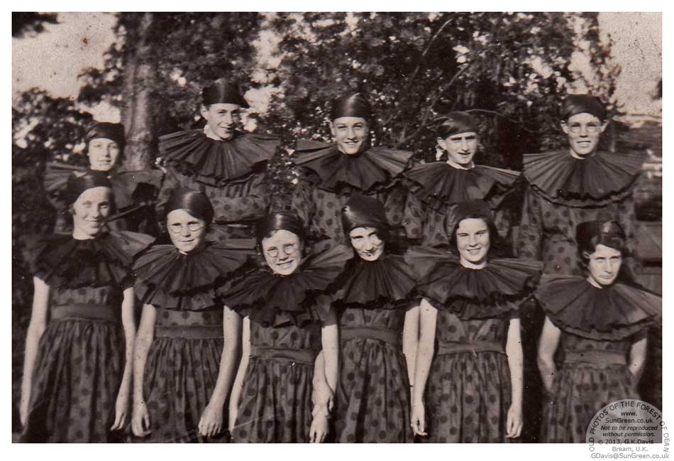 A photo of Viney Hill folk in 1935