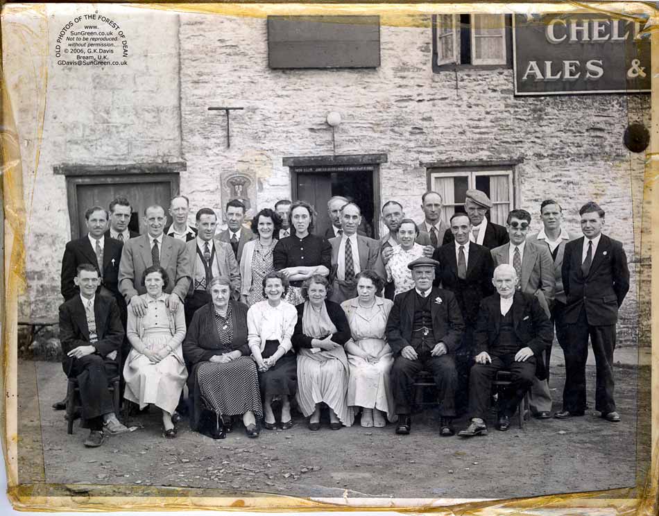 Image: The Royal Oak, Yorkley, mid 1950s (102k)