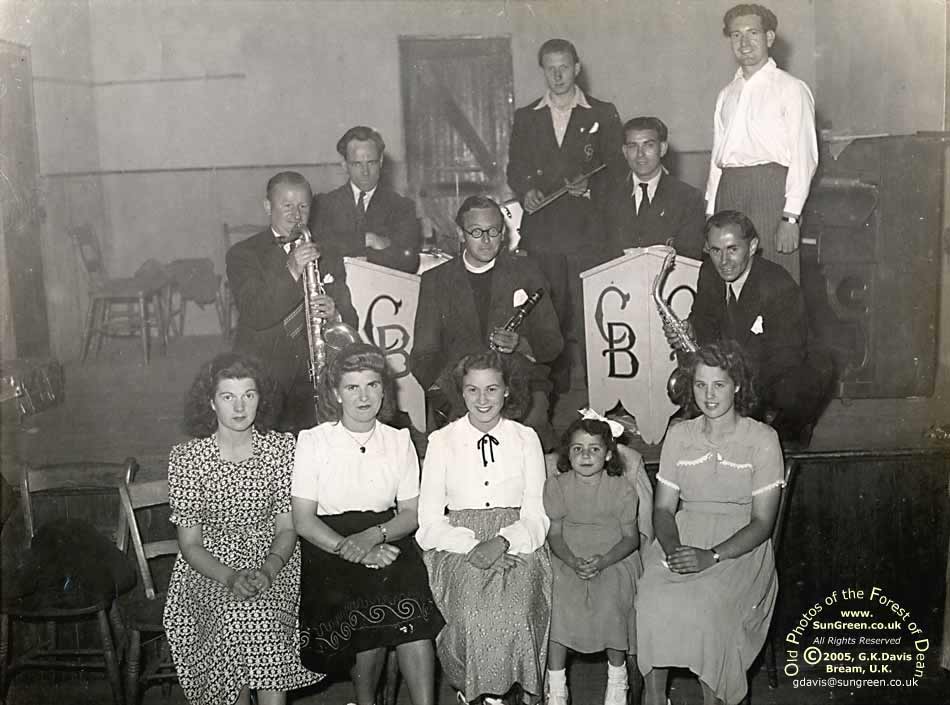 Image : Bream Cricket Club Carnival 1950s (63k)