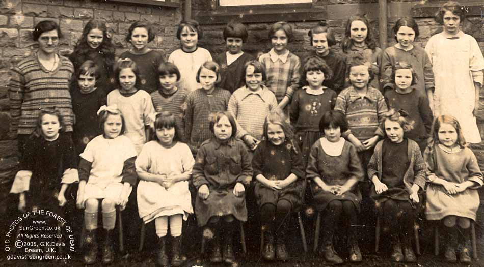 Bream School c 1930 (66k)