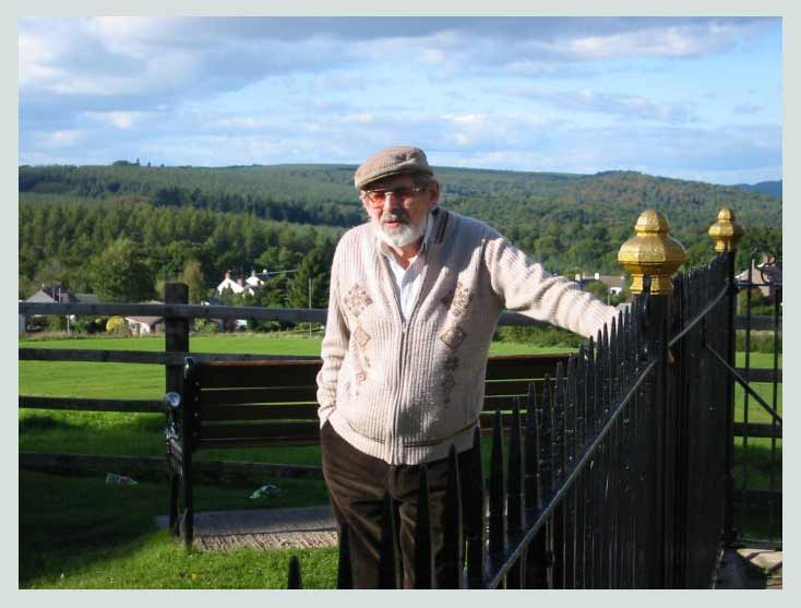 Geoff Wildin at Bream Cenotaph