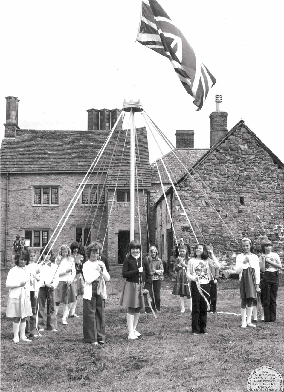 Bream, The Maypole 1977 (79k)