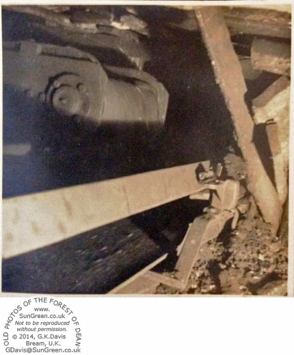 A photo of a conveyor belt in a coalmine taken in 1938.