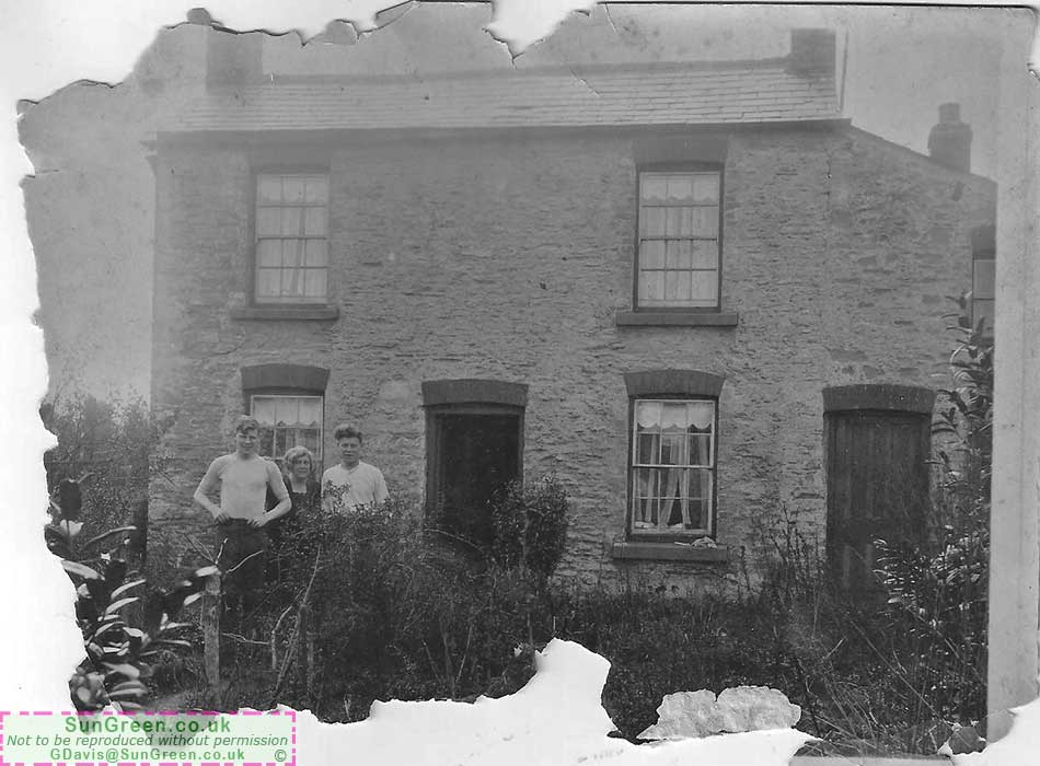 An old photo of members of thr Preest family of Bream