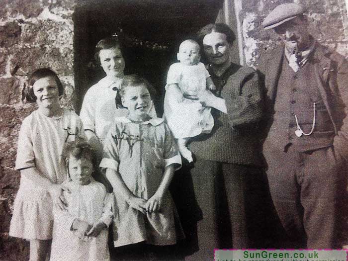 A photo of the Shurmer family of Cinderford