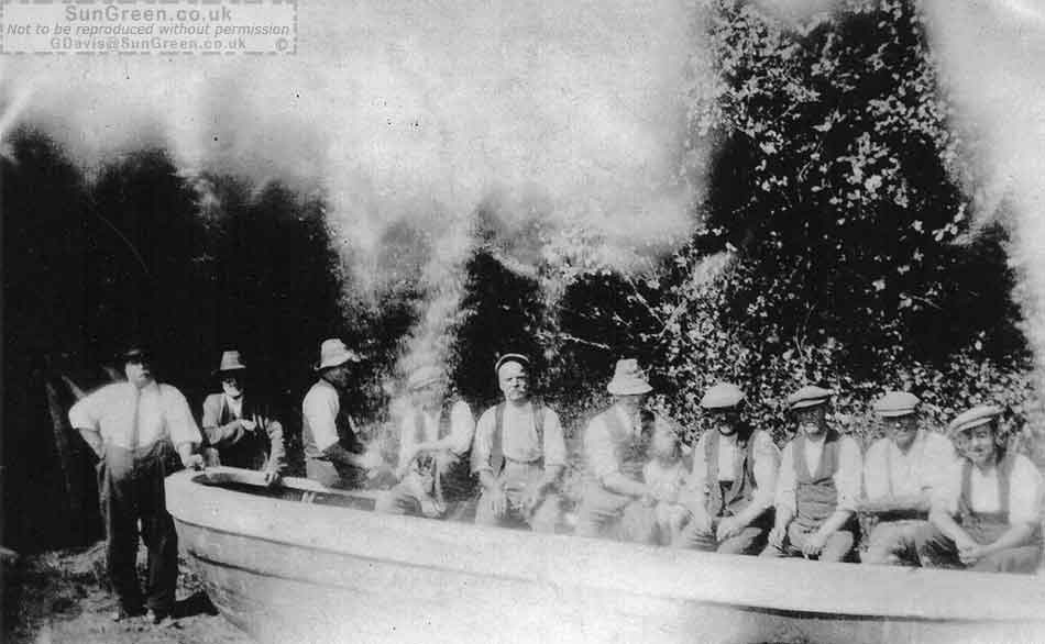 An old photo of fishermen at Gatcombe.