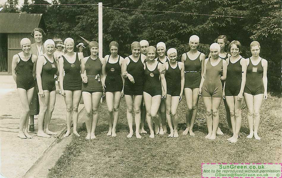 An old photo of swimmers at Bathurst Pool, Lydney in 1937